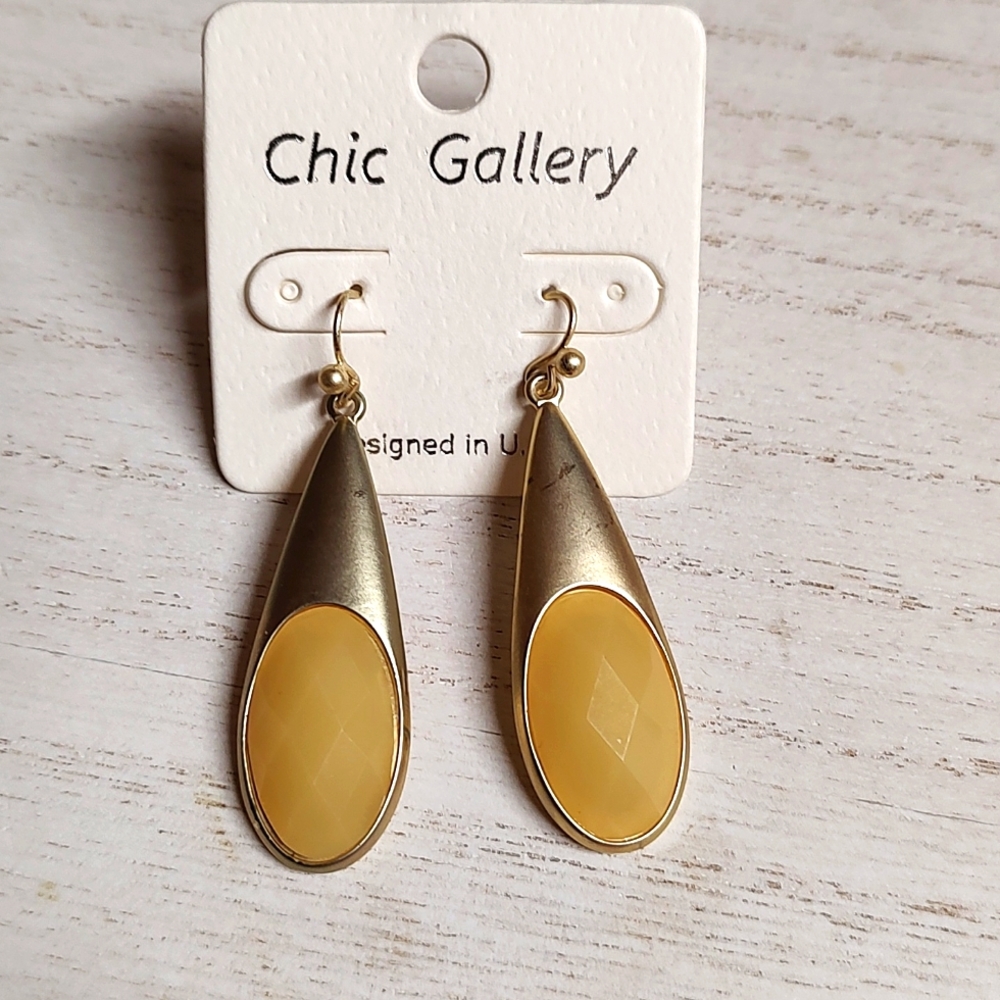 😻 3 For $15 Gold Tone Long Waterdrop With Pale Yellow Lucite Gemstone Dangles
